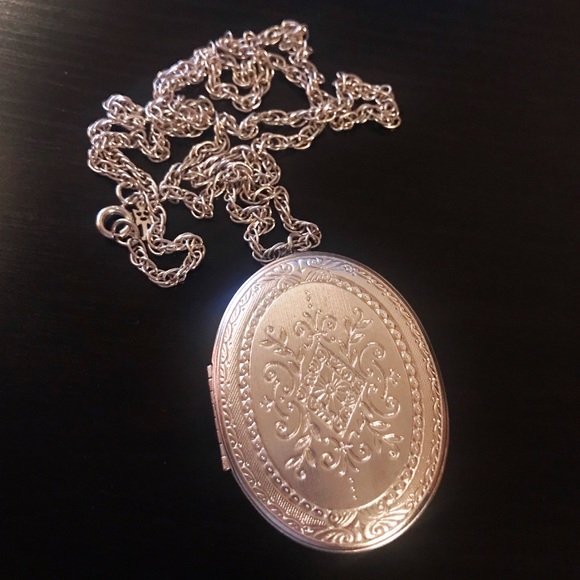 ✨ Vintage Crown TRIFARI silver floral locket - Picture 3 of 4